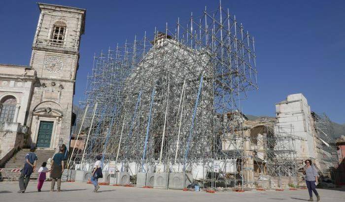 Terremoto: la dura lotta di Norcia per riprendersi la vita