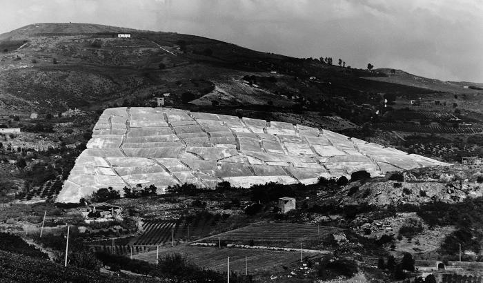 Recalcati racconta il "Cretto", il sudario di Burri sul terremoto