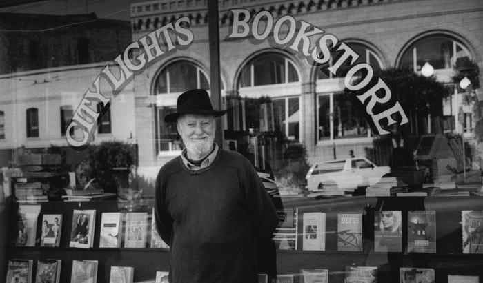 Lawrence Ferlinghetti, poeta 99enne contro le ingiustizie