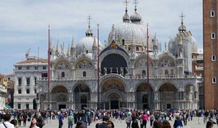 Venezia con tassa d'ingresso. Bene per Strinati, «mostruosa» per De Lucia