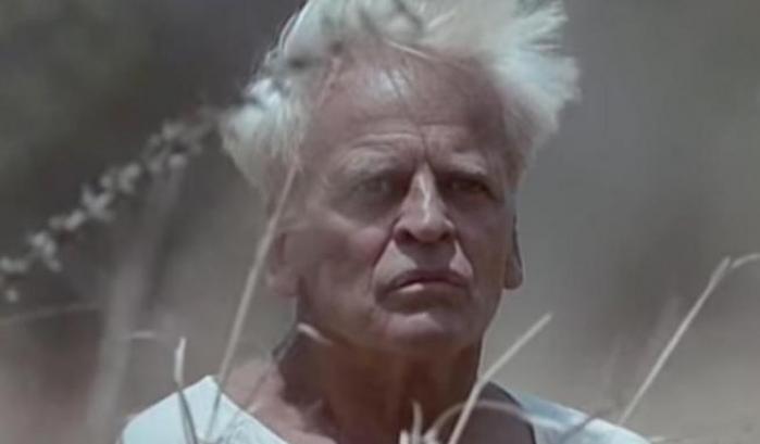 L'eccesso delle poesie di Klaus Kinski incendia  il teatro