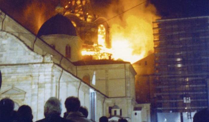 Dalla Fenice alla Sindone a Lisbona, chiese, teatri e quartieri a fuoco nella storia