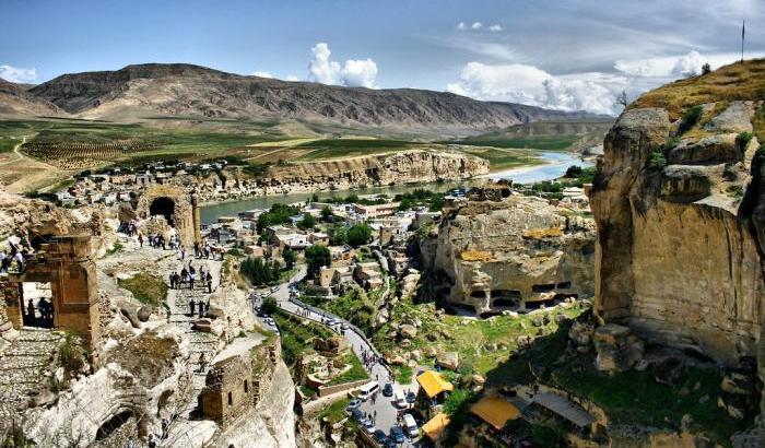 Erdogan sommerge l’antica città di Hasankeyf in zona curda