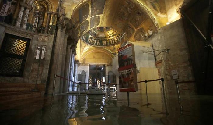 San Marco a Venezia in ginocchio per un'Apocalisse (per ora) sfiorata