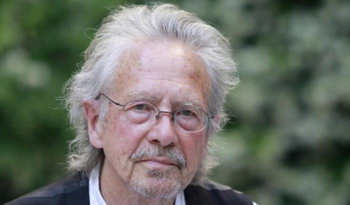 Cerimonia del Nobel, Handke continua a non rispondere sulla Serbia