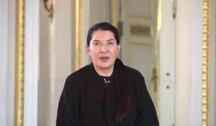 Marina Abramovic: “Il nostro approccio al pianeta deve cambiare”. Il video