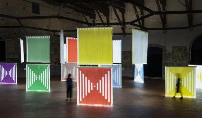 Simboli: Bergamo respira con i colori gioiosi di Daniel Buren