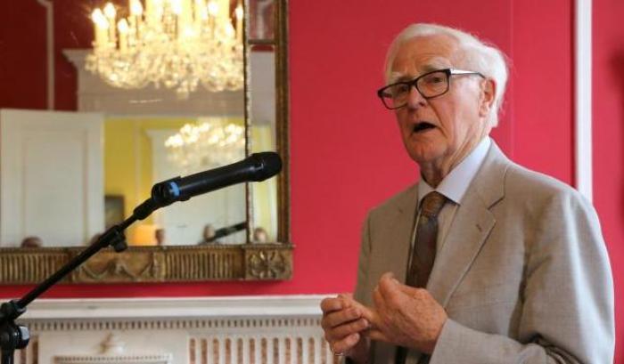 Addio a John Le Carré, scrittore che ha reso lo spionaggio arte letteraria