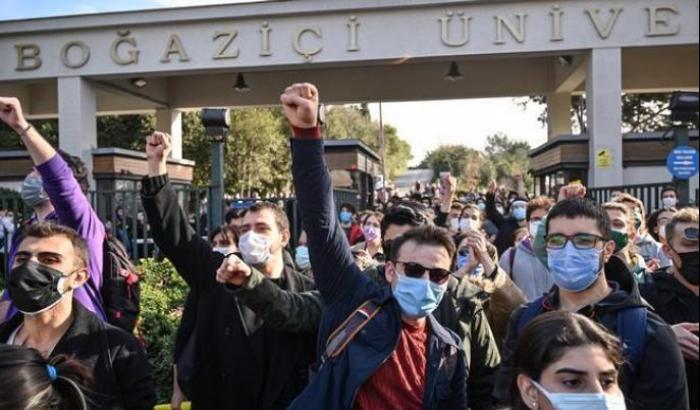 In Turchia non sono a rischio solo gli studenti, lo è anche la libertà di insegnamento