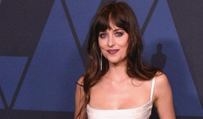 Persuasione: Netflix trasforma il romanzo di Jane Austin in un film con Dakota Johnson