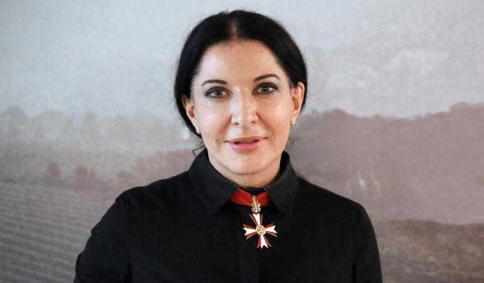 Marina Abramović: una vita di muri da attraversare e opere al limite delle capacità umane