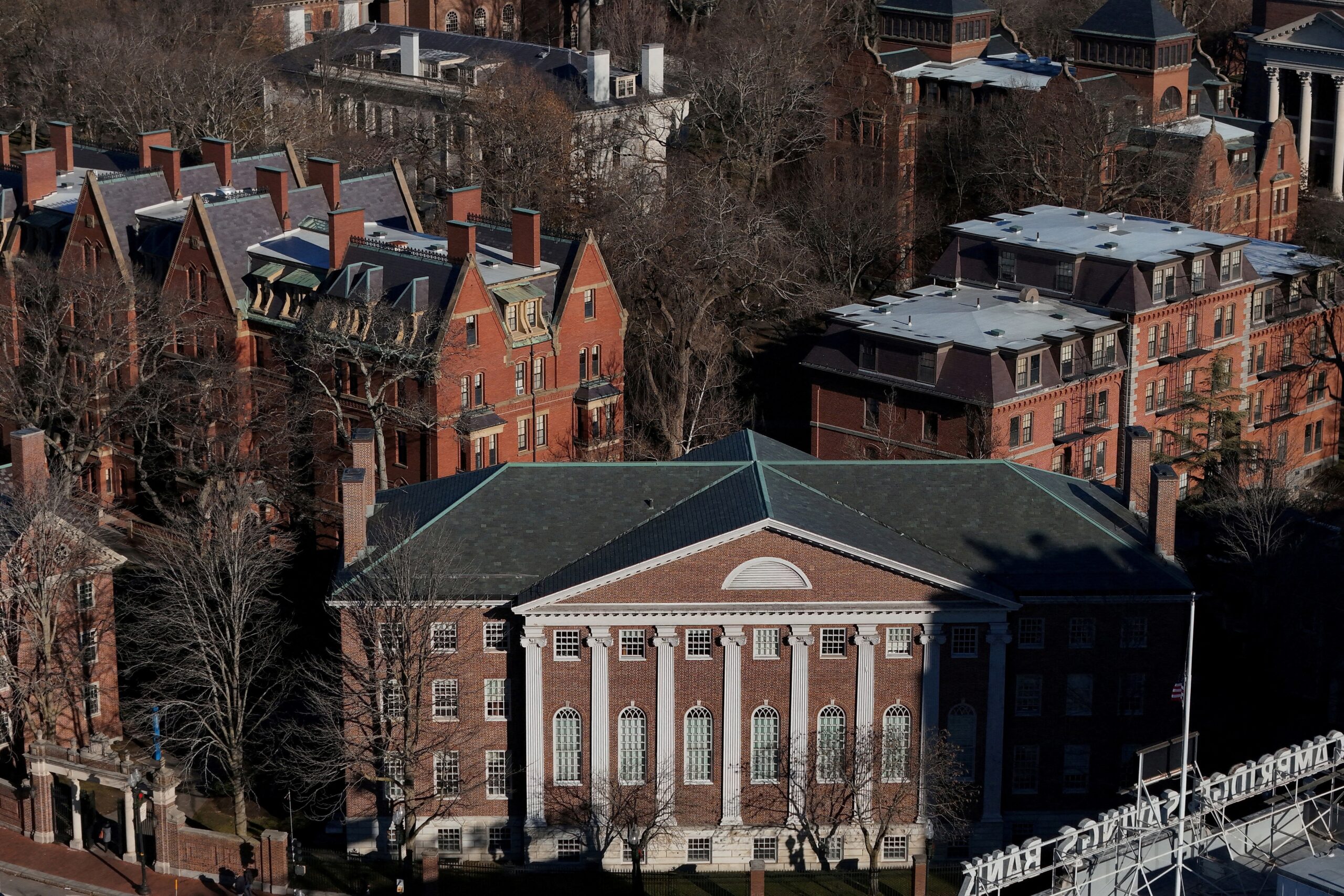 Trump colpisce Harvard: stop agli studenti stranieri, via anche quelli già iscritti
