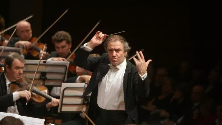 Sala, Gergiev condanni l’invasione russa o addio alla Scala