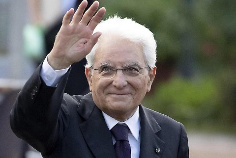 Amadeus ringrazia Mattarella con "Grande, grande, grande" di Mina