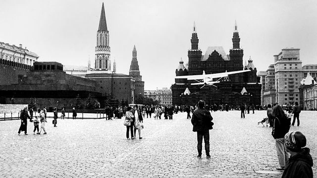 Ripetiamo la “missione di pace” del diciannovenne Mathias Rust che il 28 maggio 1987 planò sulla Piazza Rossa