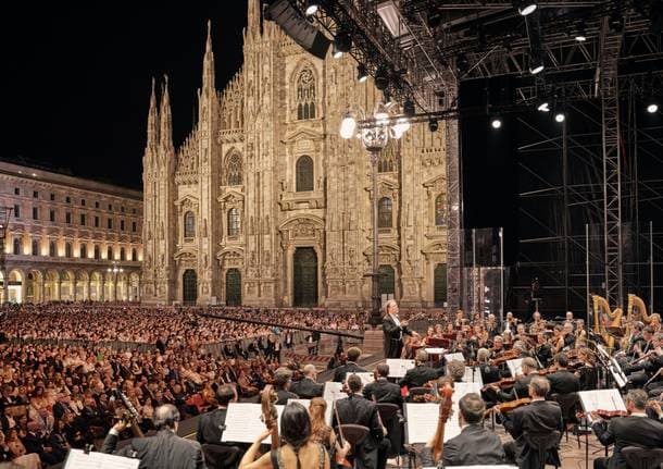 Piazza Duomo a Milano torna a vivere grazie al concerto della Filarmonica della Scala