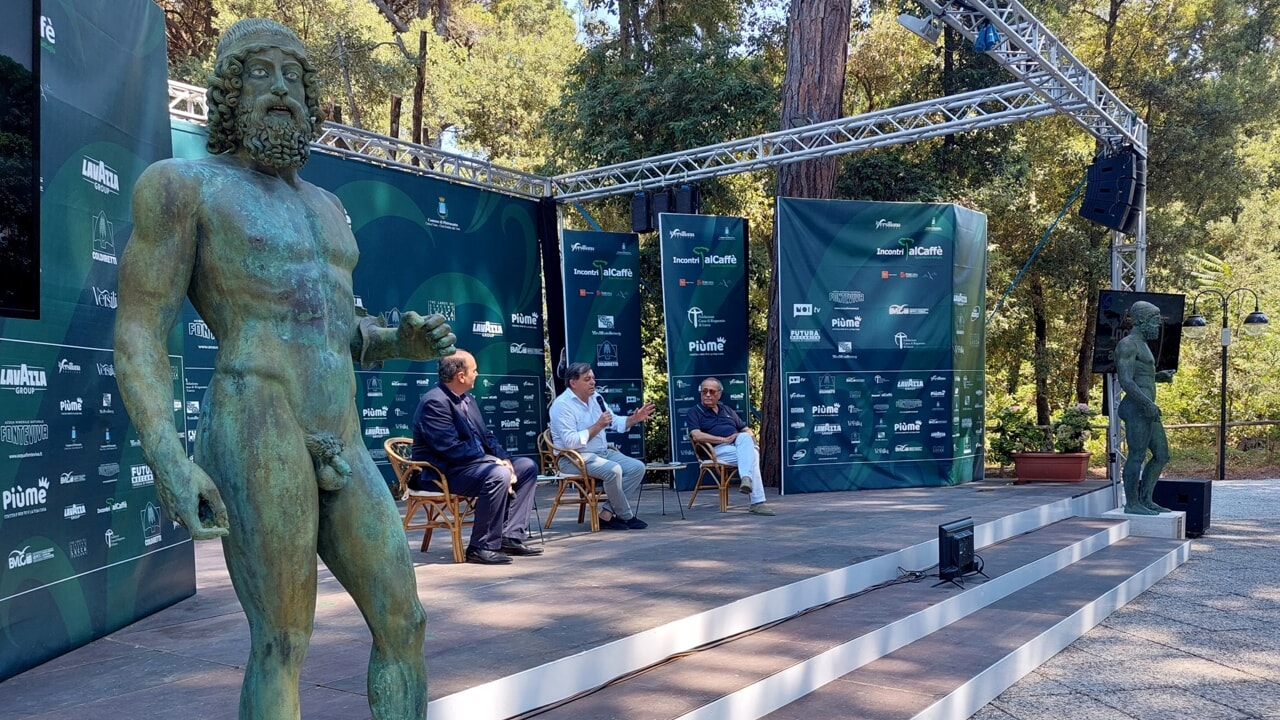 I Bronzi di Riace: restituiti al mare per il loro cinquantesimo anniversario