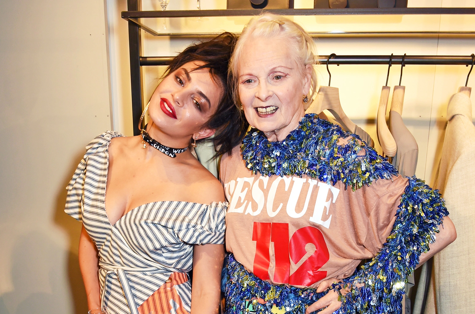 Vivienne Westwood è morta a 81 anni: la carriera e il suo legame con Julian Assange