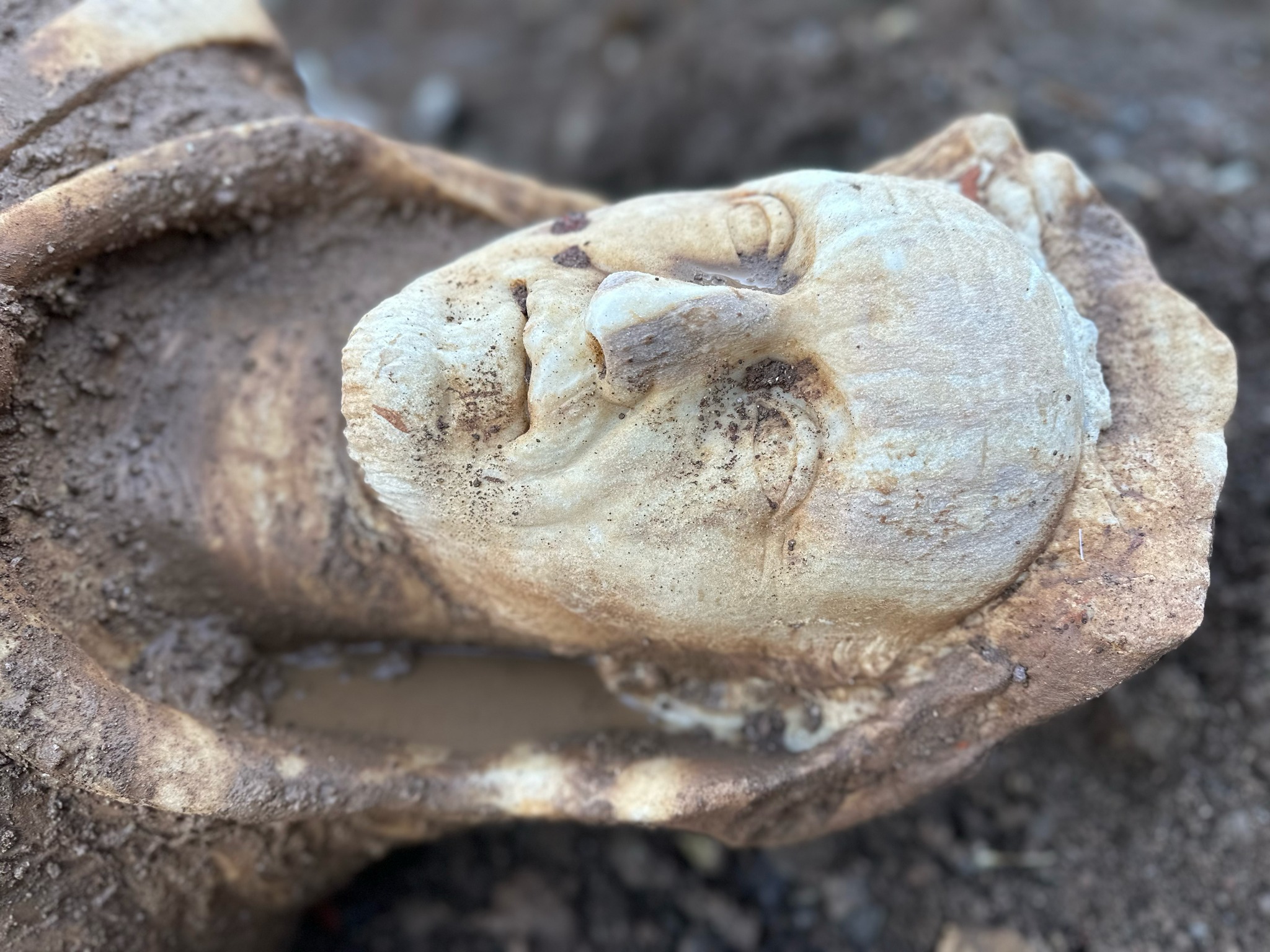 Roma: dai lavori nell’area del Parco Scott rinvenuta una statua di Ercole a grandezza naturale