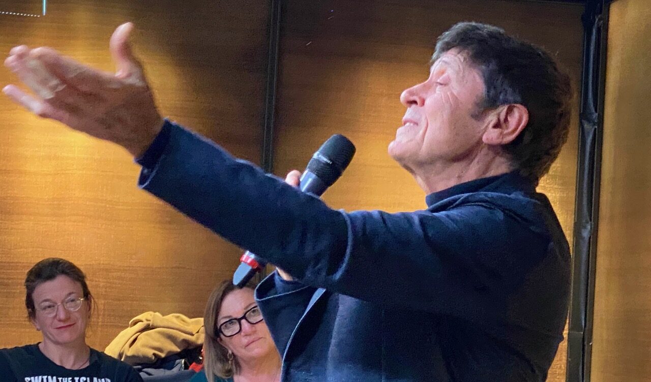 "Evviva!": Gianni Morandi arriva con un disco e un tour nei Palaspor