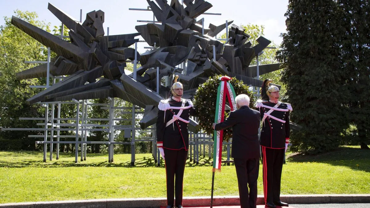 Mattarella: "La Costituzione è nata dove sono caduti i partigiani"