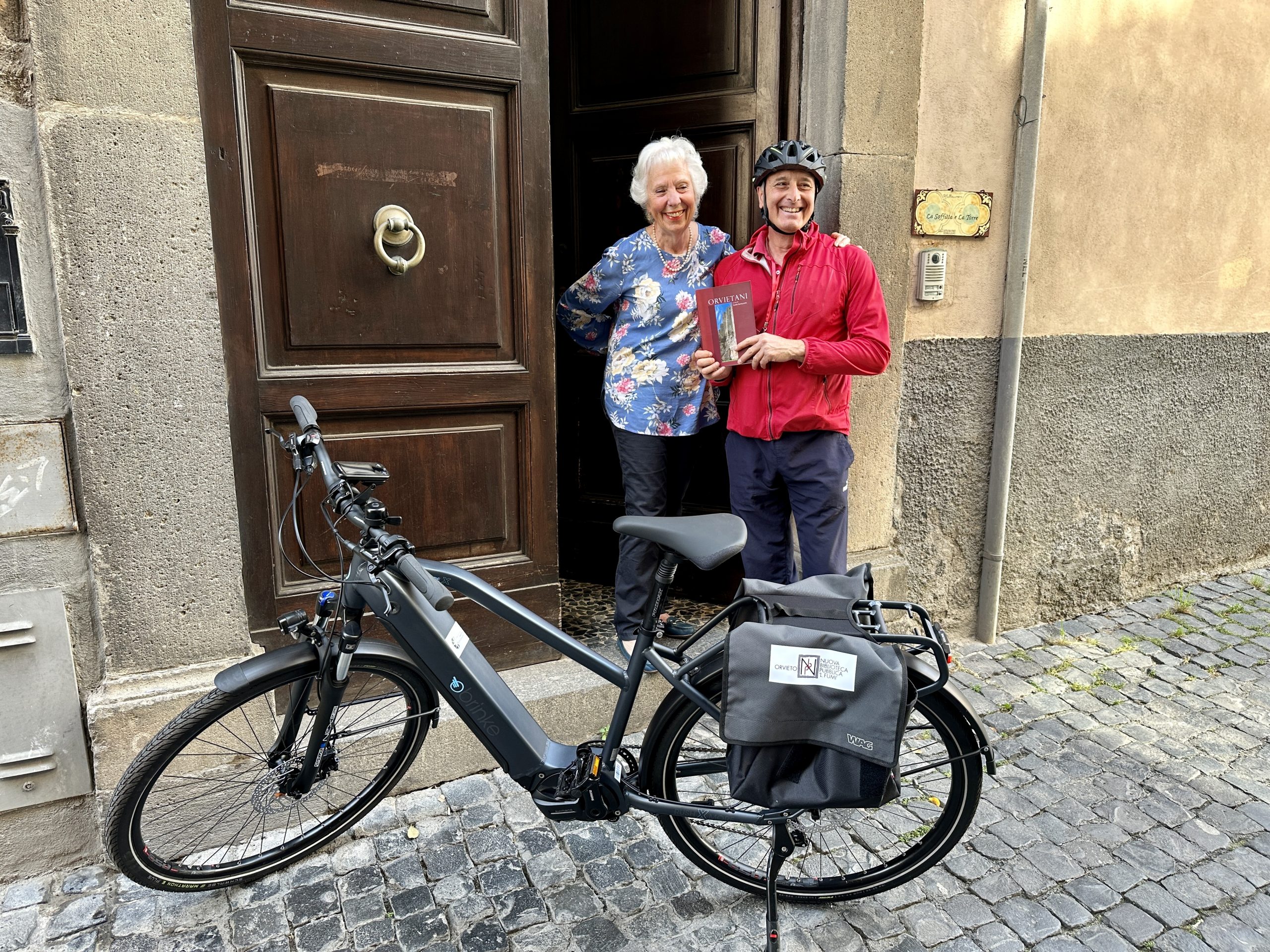 Da bibliotecari a rider: ad Orvieto i libri bussano alla porta