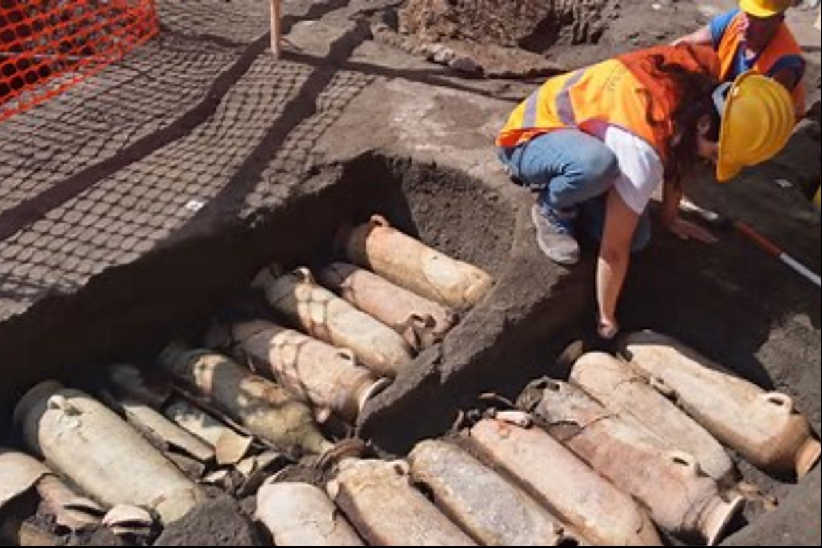 Pompei, una necropoli affiora dai lavori per la ferrovia