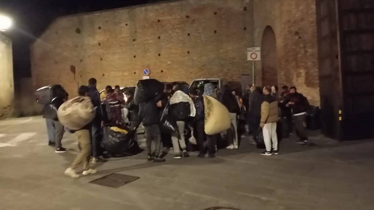 Sgombero dei migranti dal parcheggio 'Il Duomo'. Ferretti: ''Siena e la società civile hanno fallito''