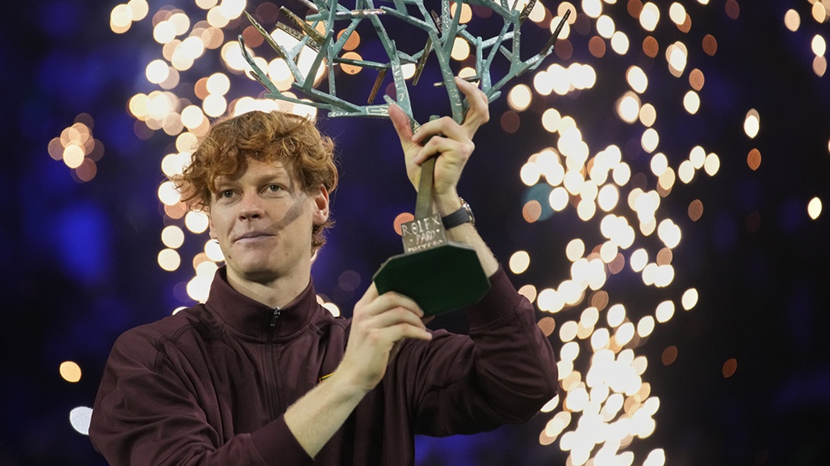 Sinner trionfa a Parigi e torna n.1 del tennis