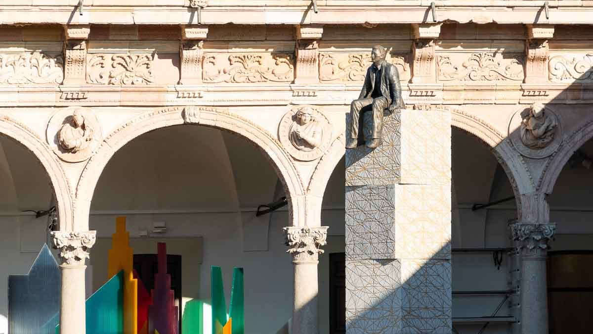 Una torre in cemento e oro per omaggiare Fibonacci