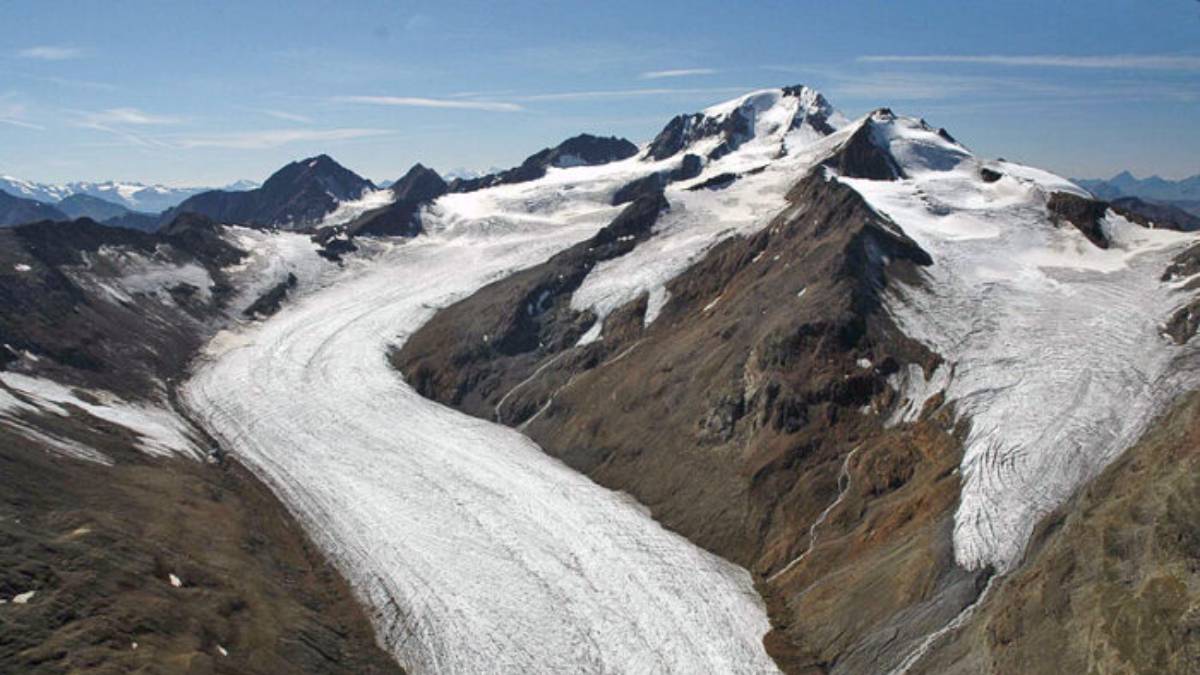 I ghiacciai rischiano l’estinzione, nel 2100 potrebbe sopravvivere solo il 12% dei ghiacciai delle Alpi