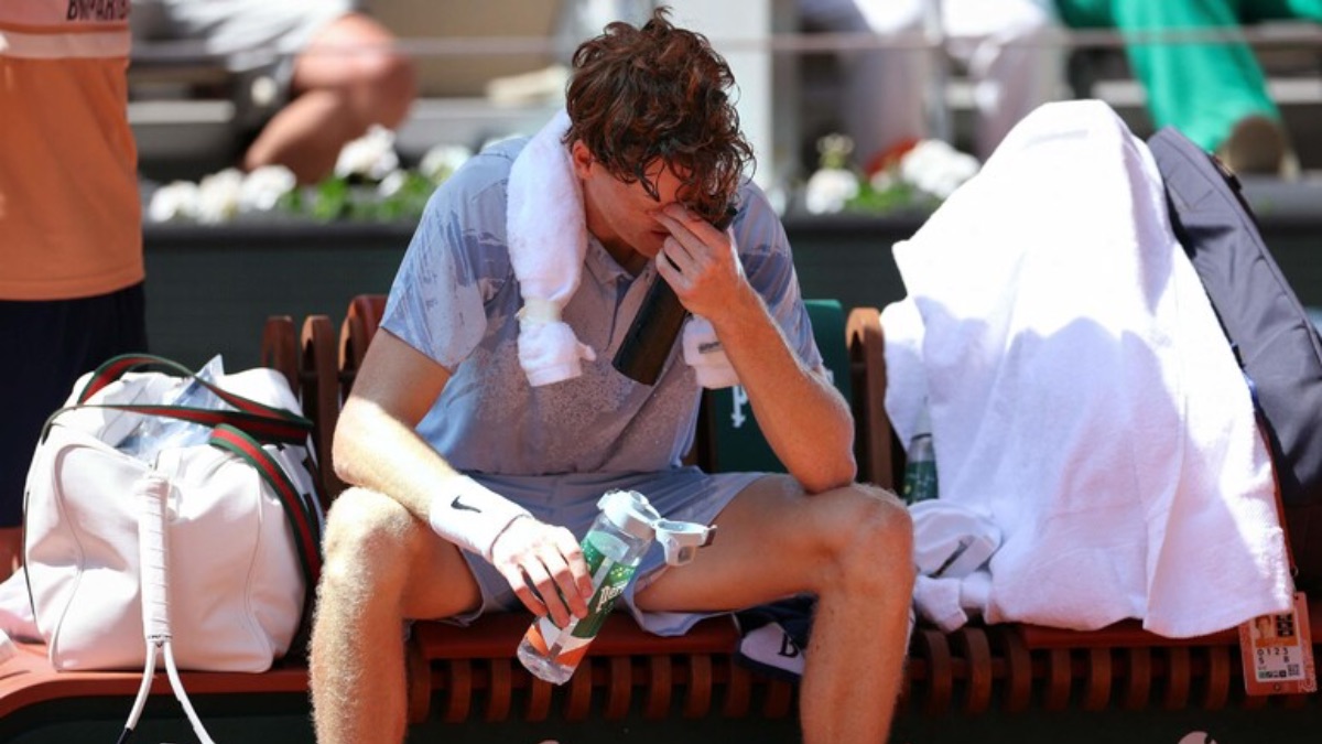 IMG_0402 Roland Garros shock: Sinner crolla sotto il caldo e Parigi perde il favorito alla vittoria finale.