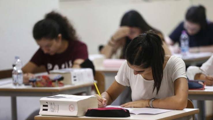 Maturità 2026, Pavese e Brancati protagonisti della prima prova: oltre 527mila studenti alle prese con il tema d’italiano