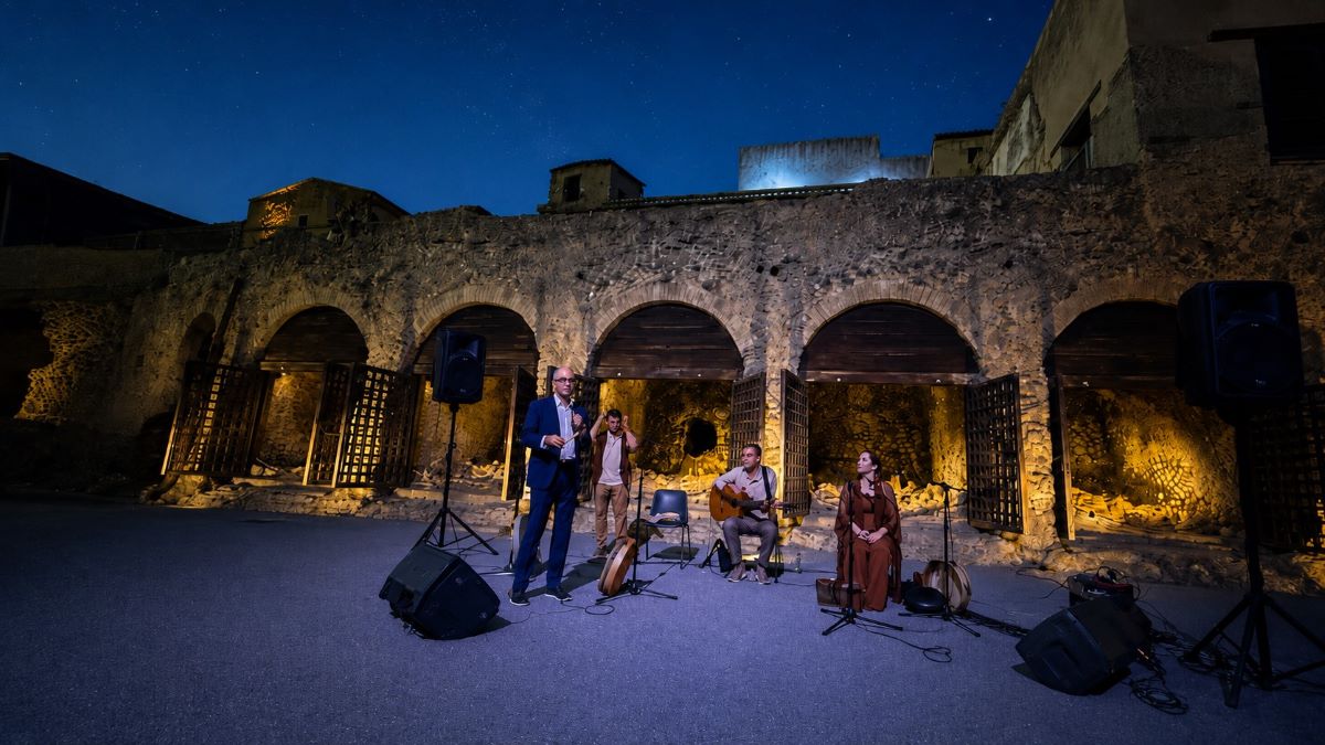 Ercolano di notte tra amore e guerra