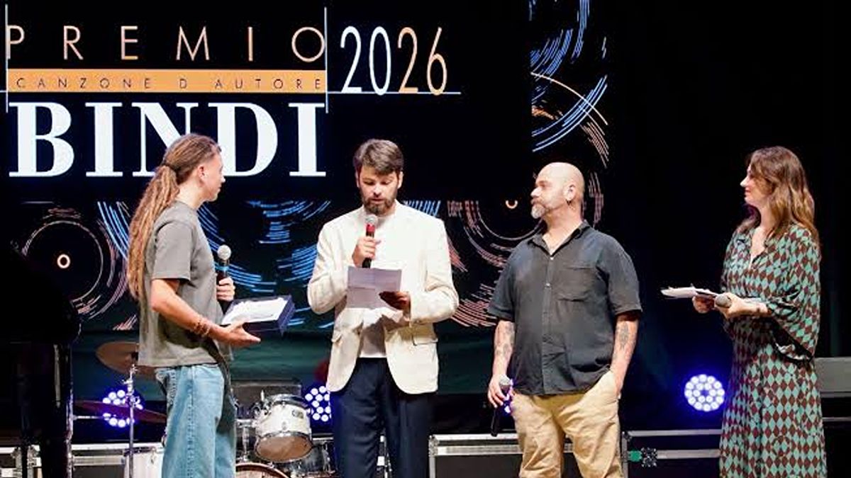 A Sayf il Premio Bindi per aver dato nuova linfa al cantautorato
