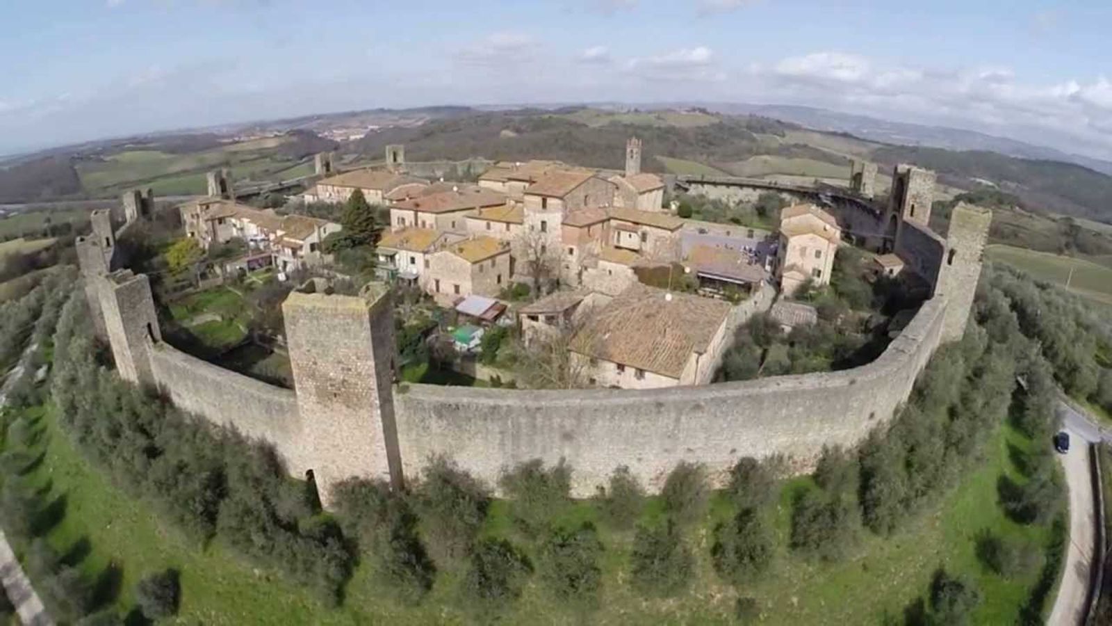Basta chiamarli “borghi”: la Storia toscana non è una cartolina